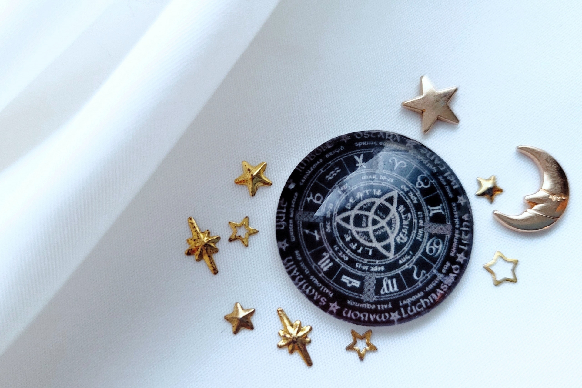 SNSから集客して占い講座を自動販売する